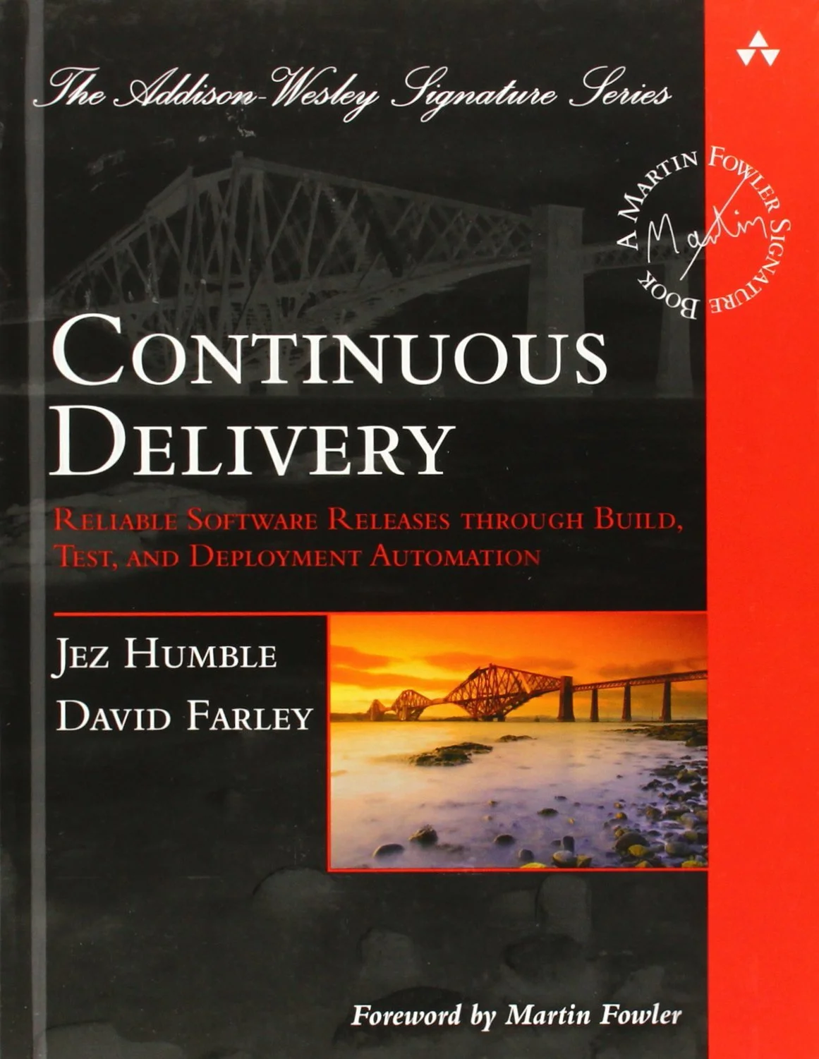 Korice knjige „Continuous Delivery” Jeza Humblea i Davida Farleyja, crne i crvene boje sa fotografijom mosta.